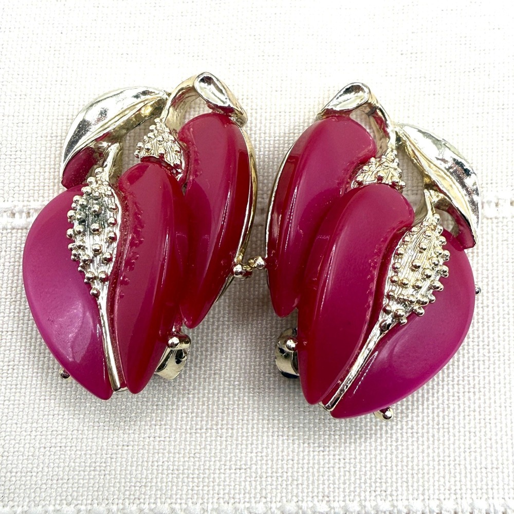 Vintage Retro LISNER Pink Thermoset Lucite & Gold Tone Fruit Clip-On Earrings